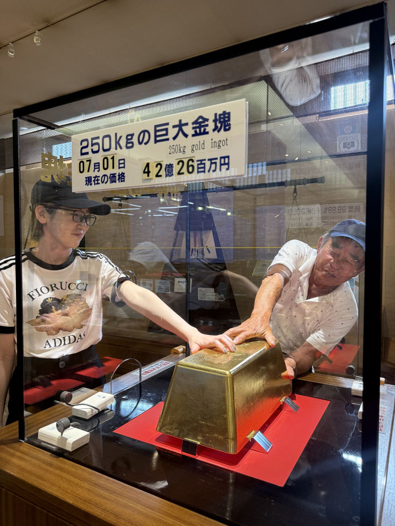 【静岡】土肥金山「世界一の巨大金塊」、７月末で展示終了　保険料など経費高騰で